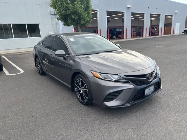 2020 Toyota Camry SE photo 3