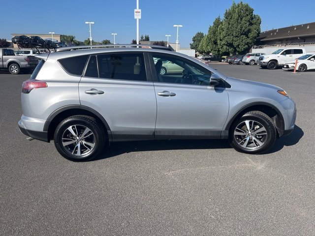 2018 Toyota RAV4 XLE photo 4