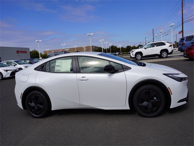 2026 Toyota Prius SE Plug-in Hybrid photo 4
