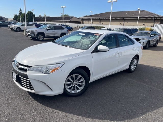 2017 Toyota Camry XLE XSE photo 2
