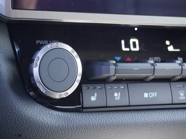 2025 Toyota Tundra Limited - Photo 27