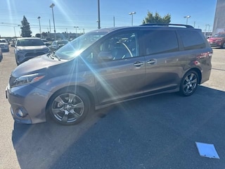 Used 2017 Toyota Sienna SE Premium 8 Passenger Van Passenger Van for sale in Modesto, CA