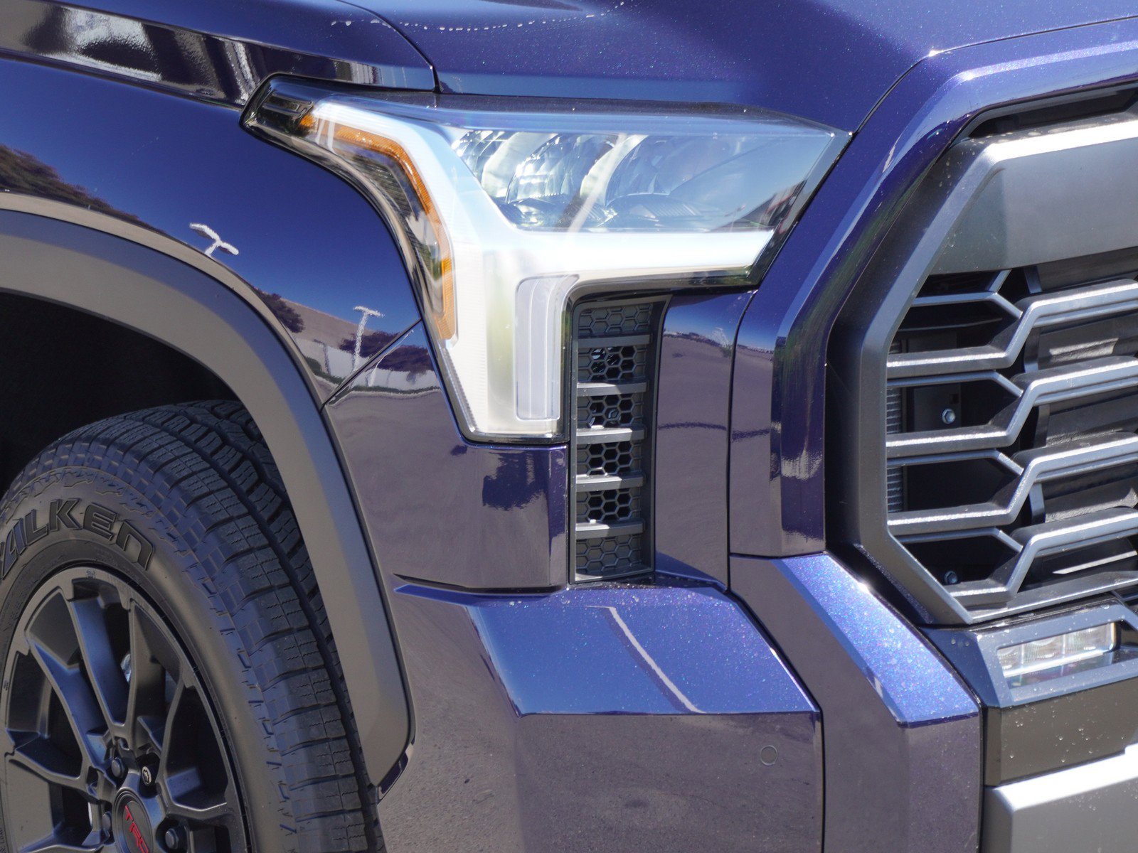 2025 Toyota Tundra Limited photo 3