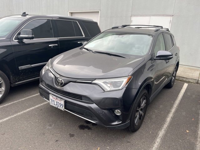 2017 Toyota RAV4 XLE's photo