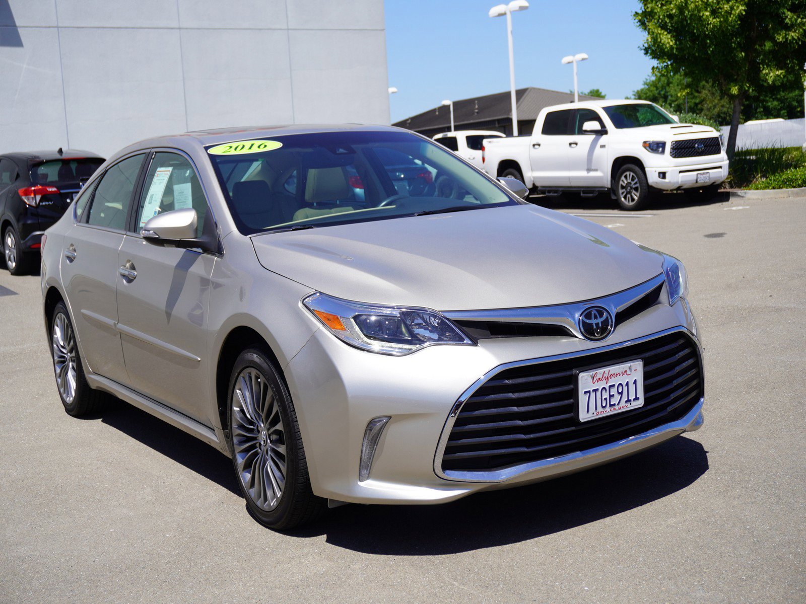 2016 Toyota Avalon Limited's photo