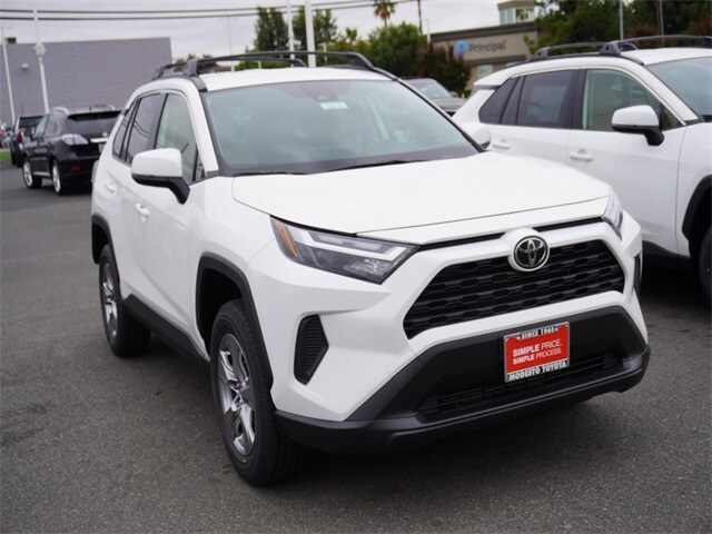 2025 Toyota RAV4 XLE's photo