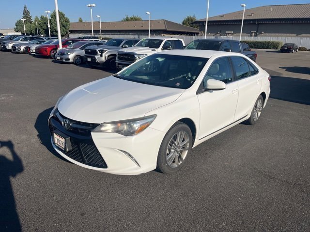 2017 Toyota Camry SE photo 2
