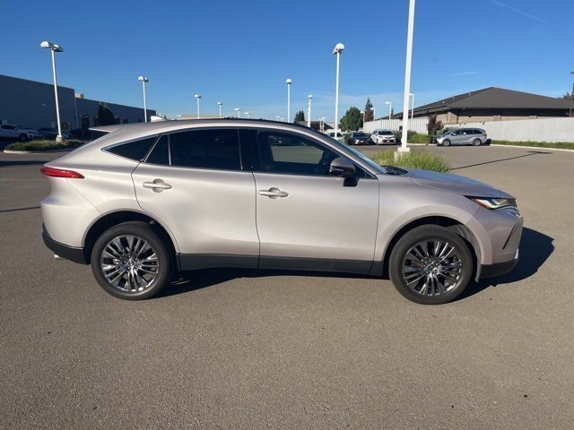 2023 Toyota Venza Limited photo 3