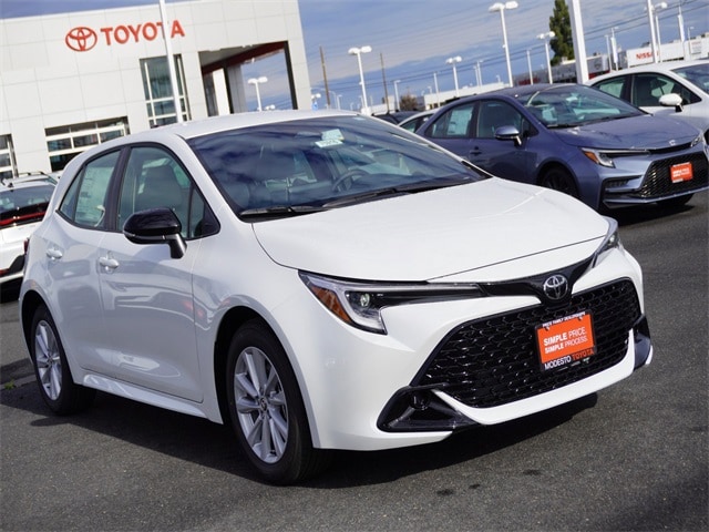 2026 Toyota Corolla Hatchback SE's photo