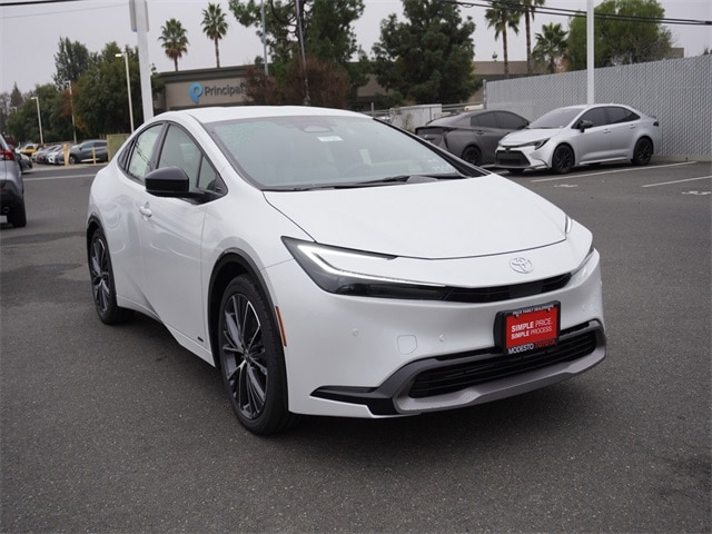 2026 Toyota Prius XLE's photo