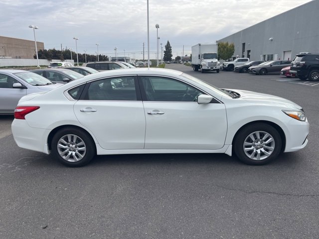 2017 Nissan Altima 2.5 photo 4