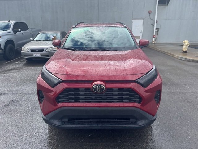 2022 Toyota RAV4 XLE photo 2