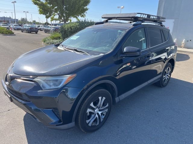 2018 Toyota RAV4 LE AWD's photo