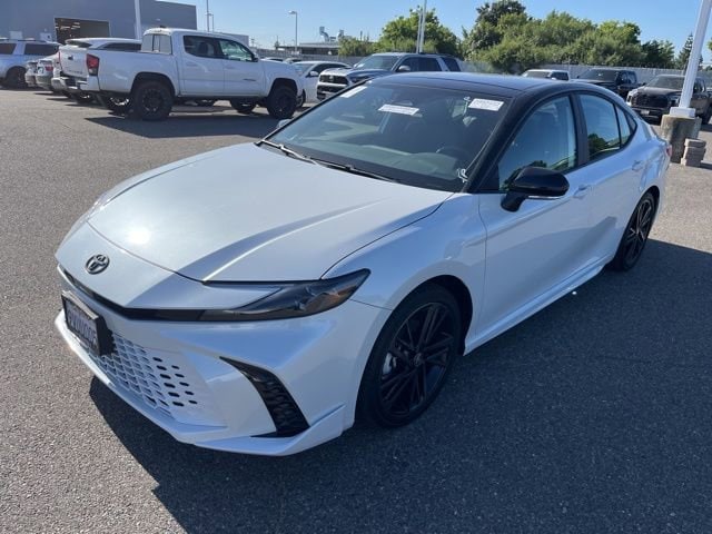 2025 Toyota Camry XSE Hybrid's photo