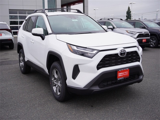 2025 Toyota RAV4 XLE's photo