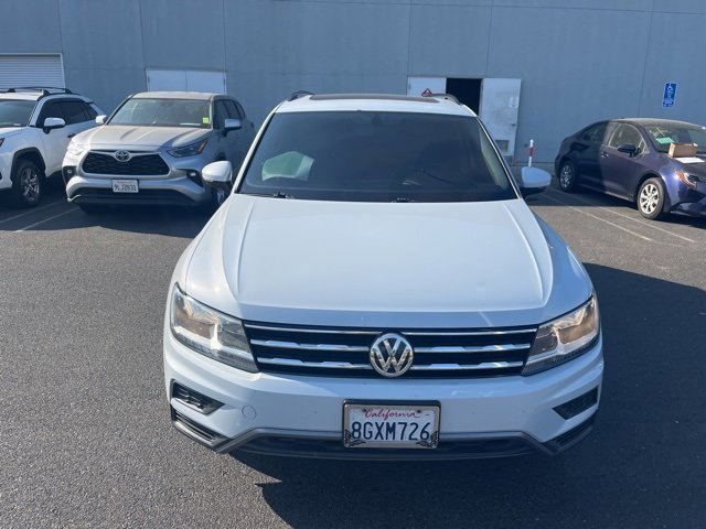 2019 Volkswagen Tiguan SEL R-Line photo 3