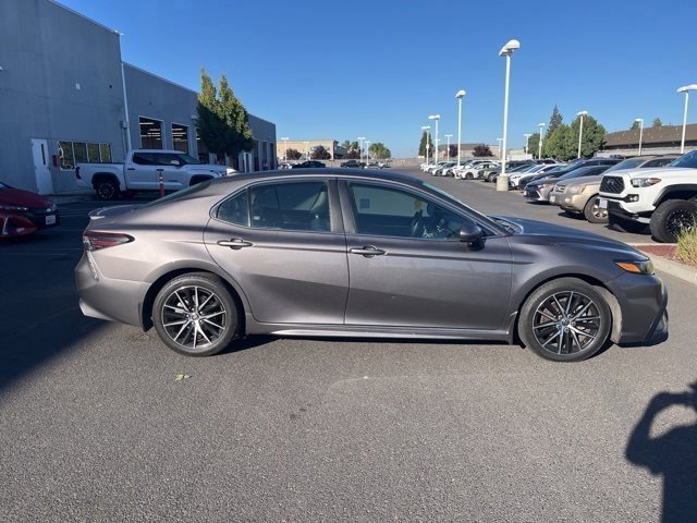 2021 Toyota Camry SE photo 4