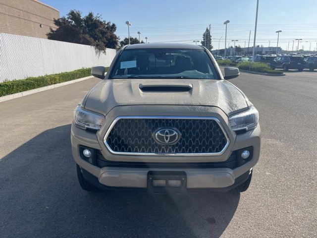 2018 Toyota Tacoma TRD Sport V6 photo 2