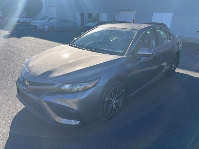 2021 Toyota Camry SE photo 3