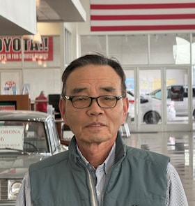 Staff member James Choi from ID_6654ef