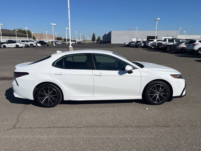 2024 Toyota Camry SE photo 4