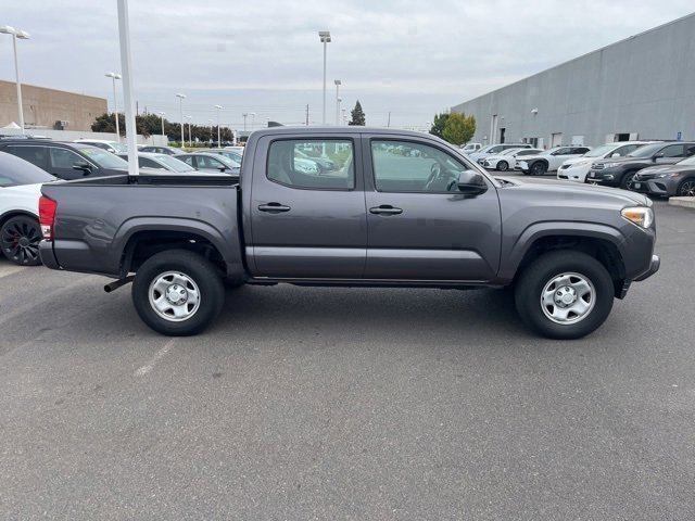 2017 Toyota Tacoma SR5 photo 4