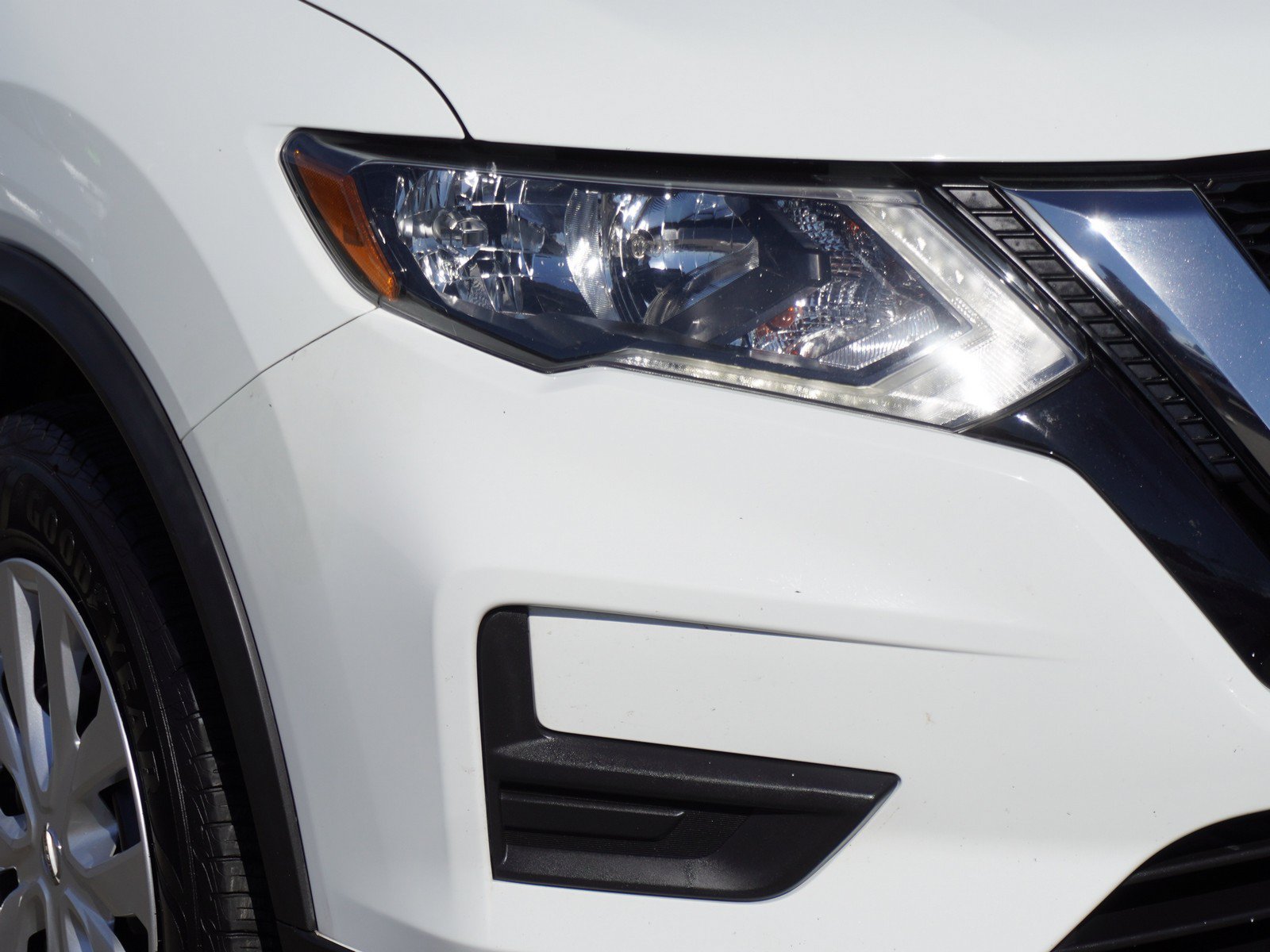 Used 2018 Nissan Rogue S with VIN KNMAT2MVXJP501709 for sale in Modesto, CA