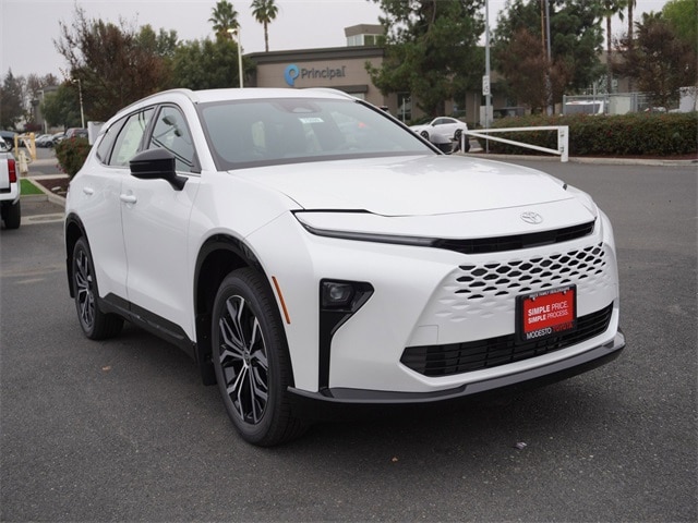 2025 Toyota Crown Signia XLE 