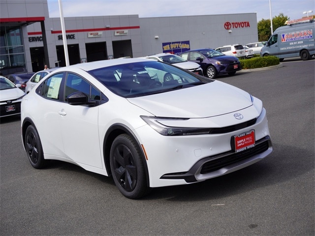 2026 Toyota Prius SE's photo