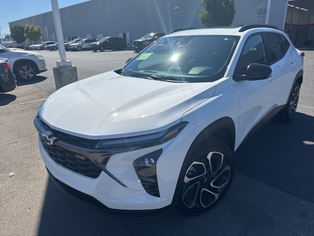 2024 Chevrolet Trax photo 2