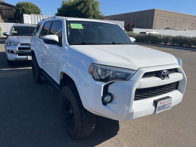 2018 Toyota 4Runner SR5 photo 3