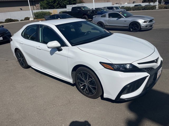 2024 Toyota Camry SE photo 3