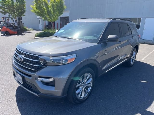 2023 Ford Explorer XLT 4WD's photo