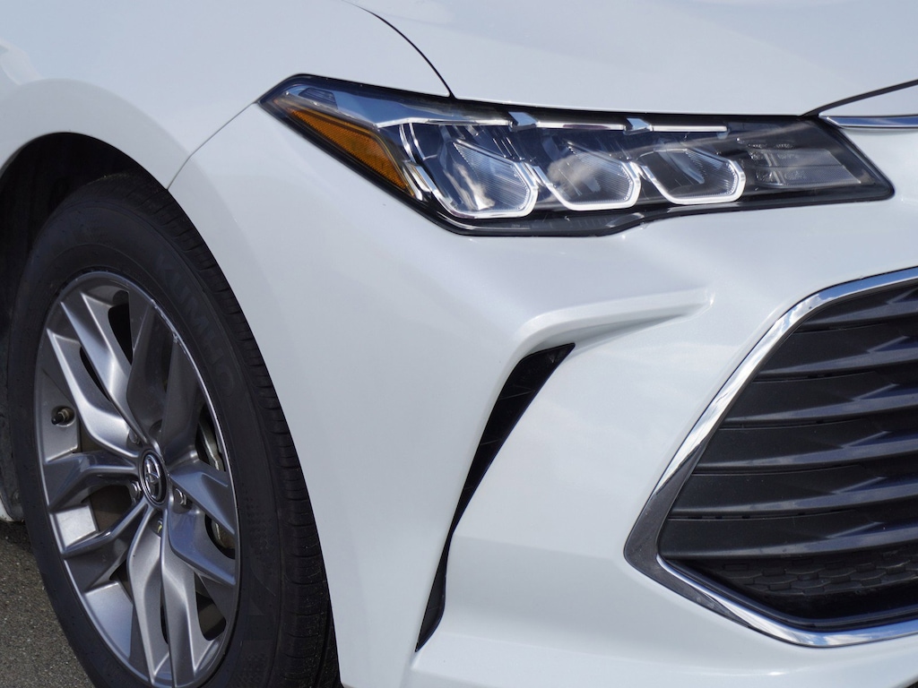Certified 2019 Toyota Avalon Hybrid XLE Sedan