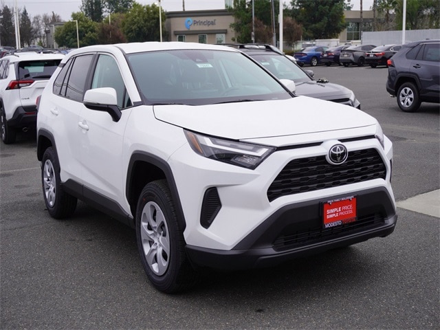 2025 Toyota RAV4 LE's photo