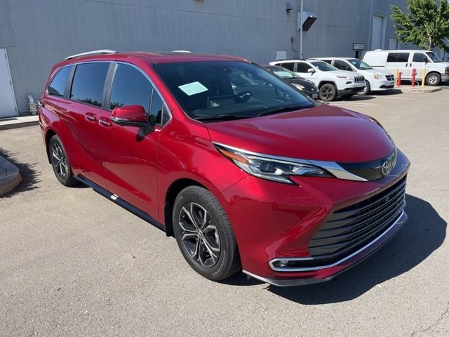 2025 Toyota Sienna Platinum 7-Passenger Hybrid AWD's photo