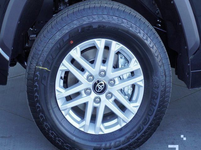 2025 Toyota Tundra SR5 - Photo 7