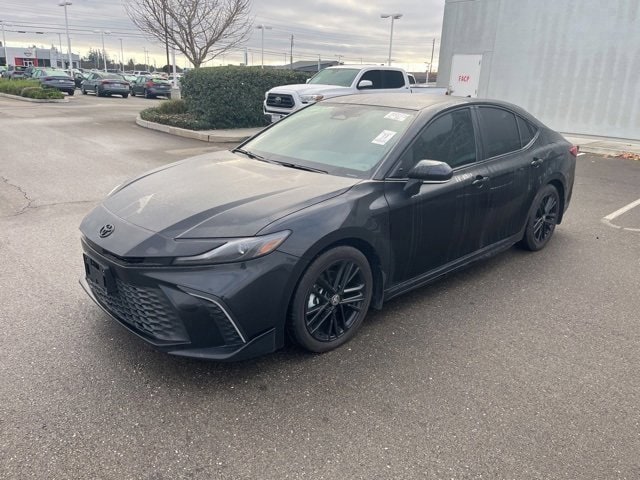 2025 Toyota Camry SE's photo