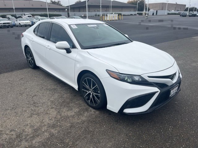 2023 Toyota Camry SE photo 3