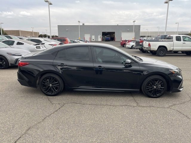 2025 Toyota Camry SE photo 4