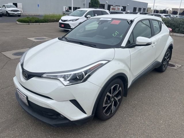 2018 Toyota C-HR XLE Premium's photo