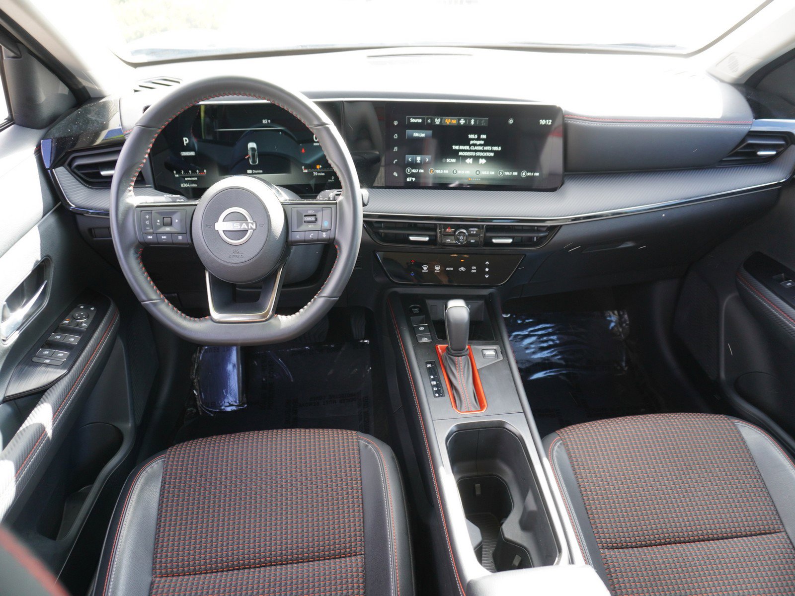 2025 Nissan Kicks SR photo 2