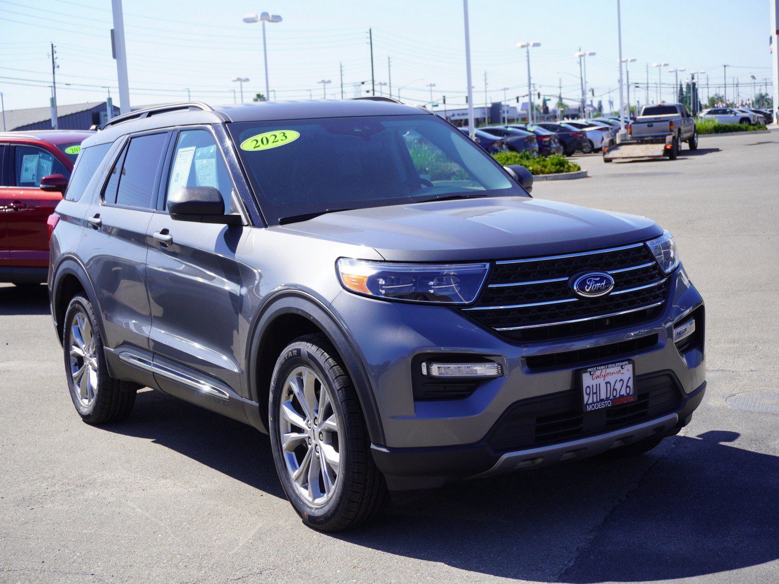 2023 Ford Explorer XLT 4WD's photo
