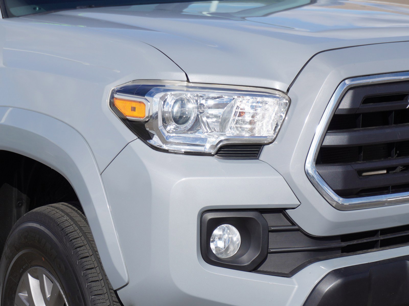 2019 Toyota Tacoma SR5 V6 photo 3