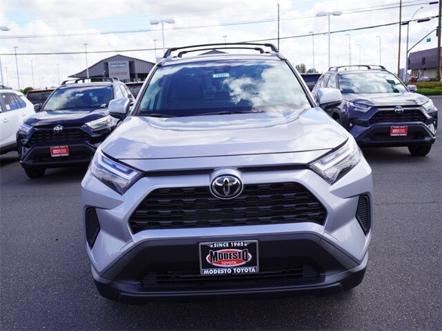 2025 Toyota RAV4 Hybrid XLE photo 4