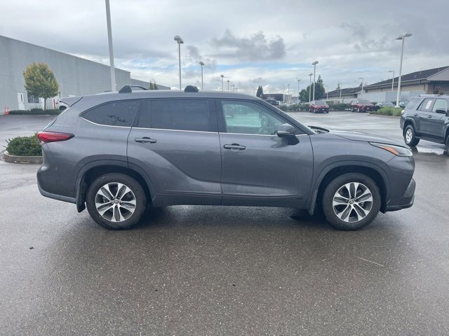 2022 Toyota Highlander Hybrid XLE photo 4