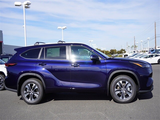 2026 Toyota Highlander XLE photo 3