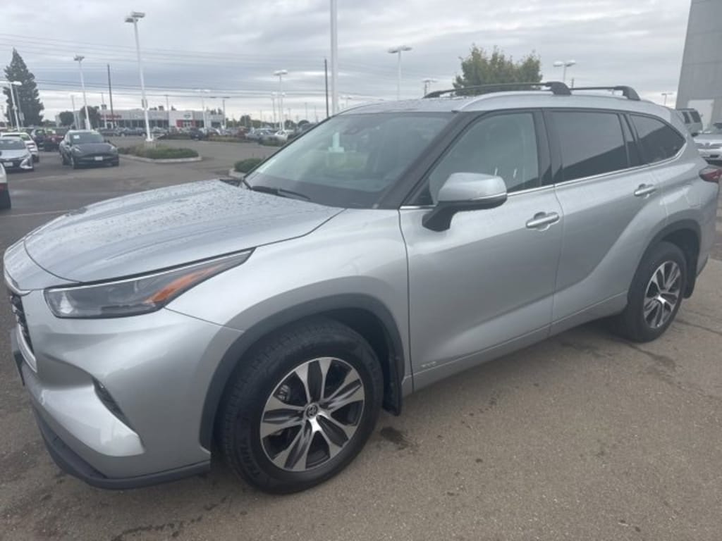 Certified 2022 Toyota Highlander Hybrid XLE SUV