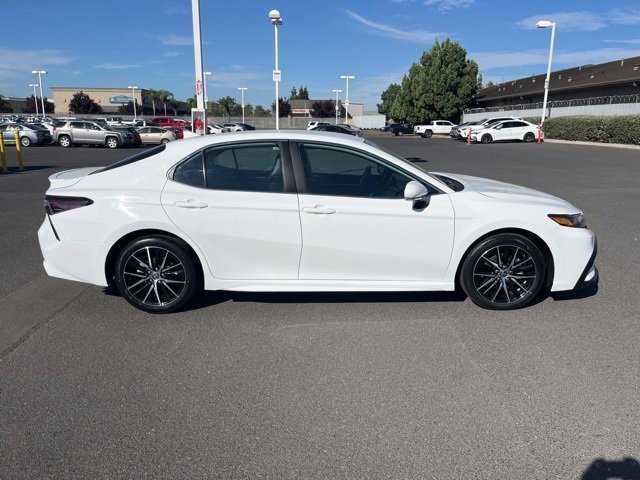 2024 Toyota Camry SE photo 4