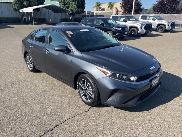 2023 Kia Forte LXS photo 2